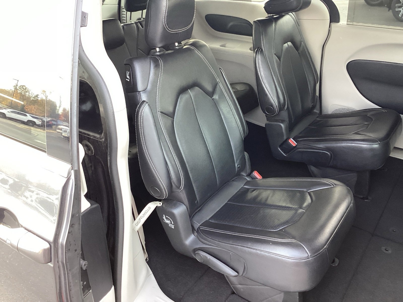 Used 2022 Chrysler Pacifica Touring-L image 20