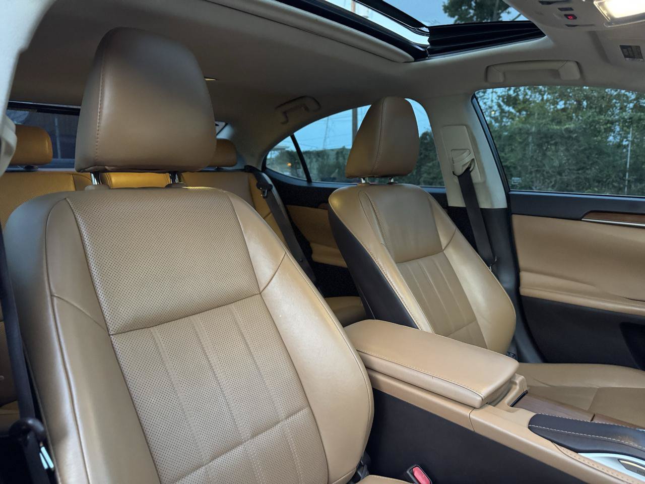 Used 2016 Lexus ES 350 w/ Luxury Package w/Wood Trim FWD image 25