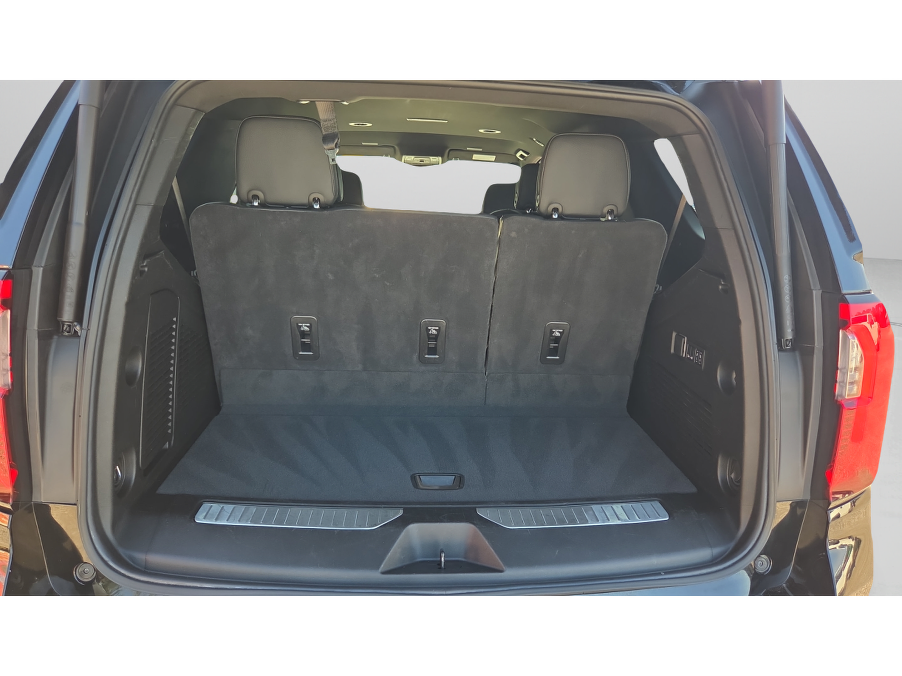 Used 2025 GMC Yukon Denali AWD/4WD image 13