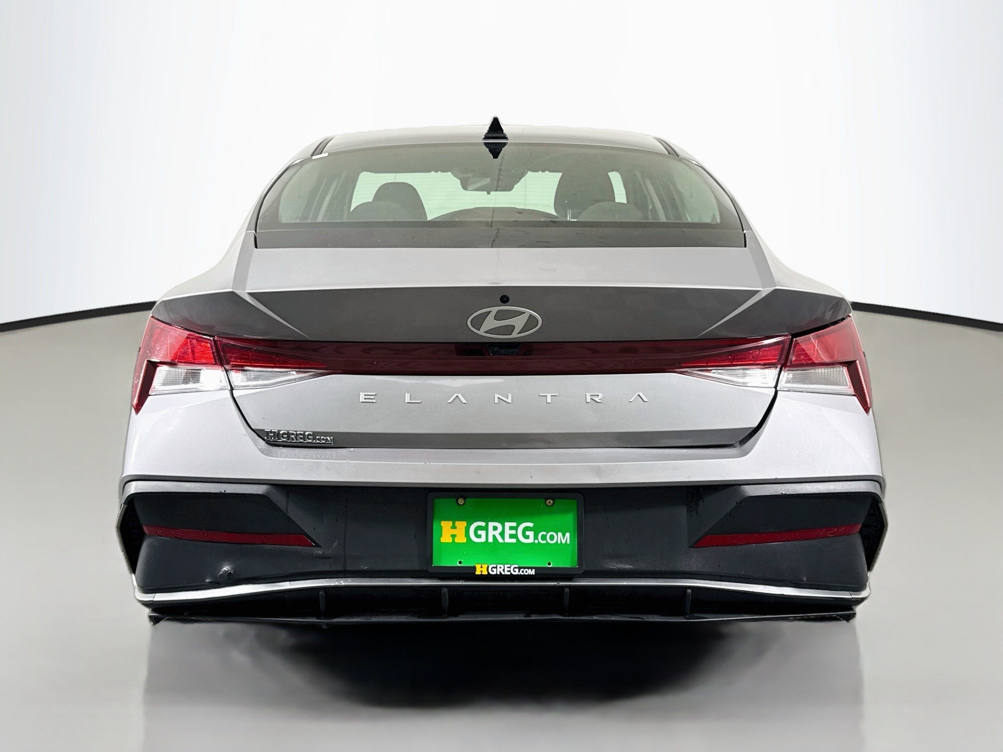 Used 2025 Hyundai Elantra SE FWD image 8