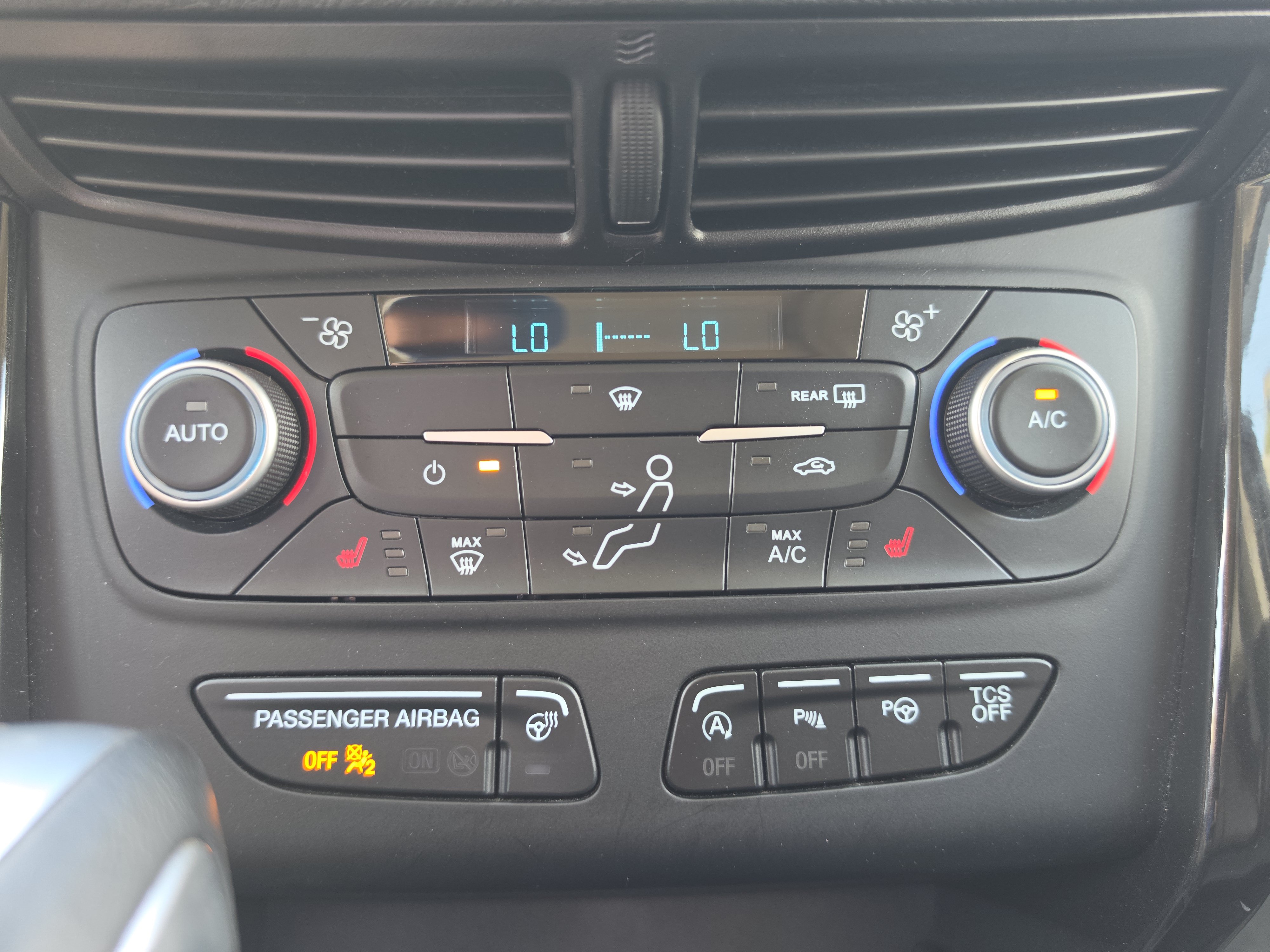 Used 2019 Ford Escape Titanium AWD/4WD image 27