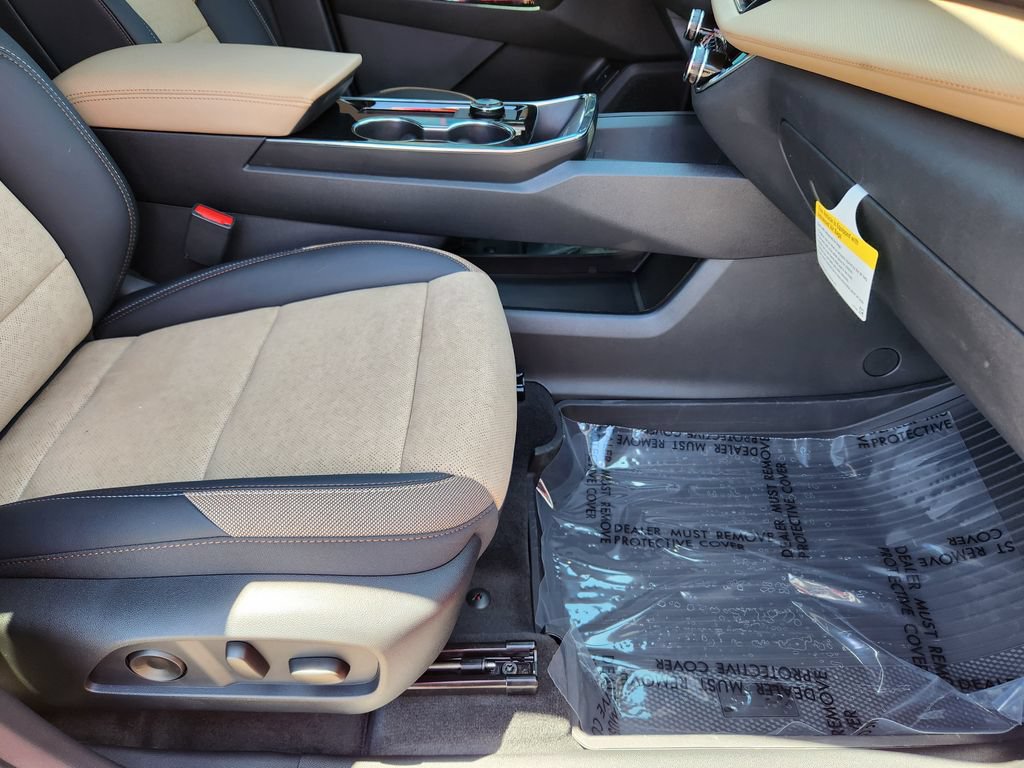 New 2026 Chevrolet Equinox ACTIV w/ Convenience Package III AWD/4WD image 15