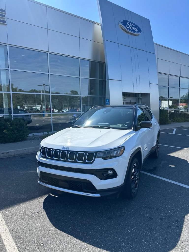 Used 2023 Jeep Compass Limited w/ Sun and Sound Group AWD/4WD image 2