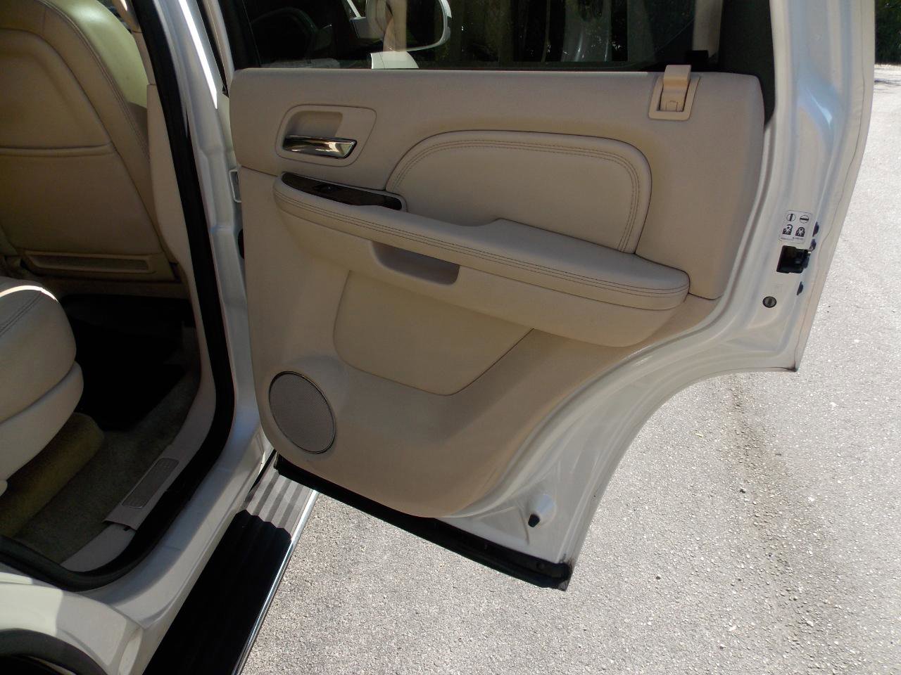 Used 2007 Cadillac Escalade 2WD w/ Information Package image 21