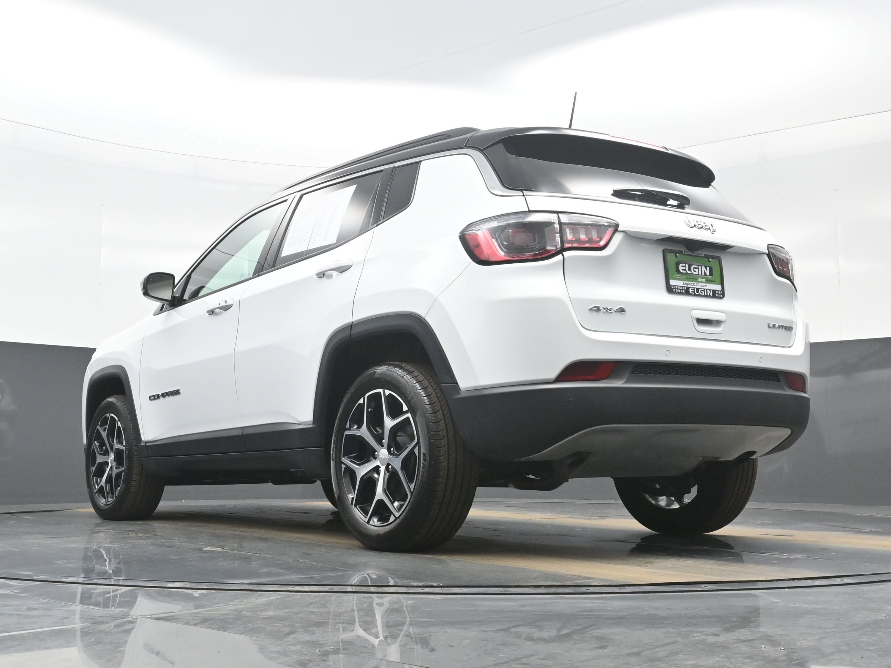 Used 2024 Jeep Compass Limited image 29