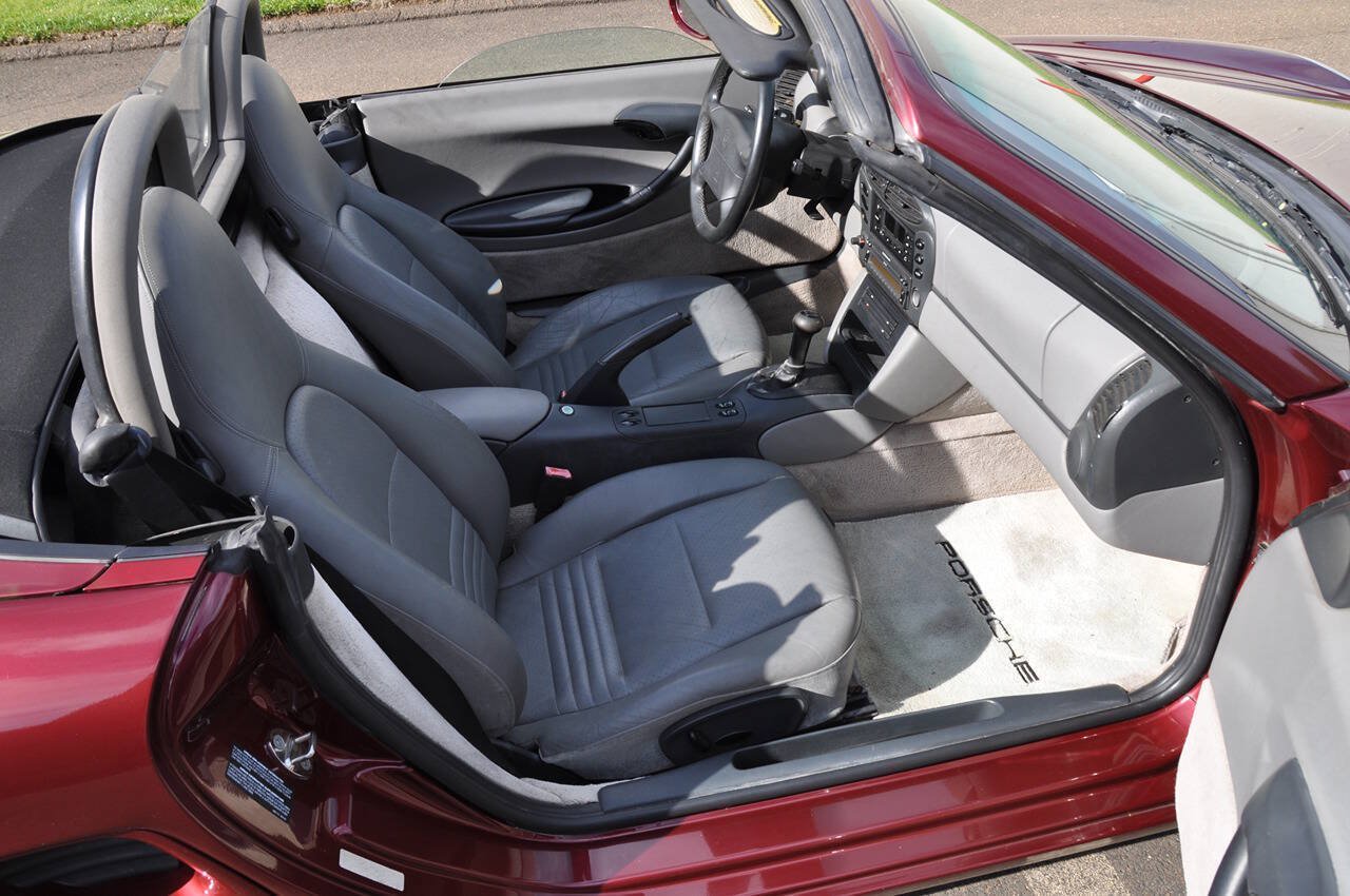 Used 1997 Porsche Boxster RWD image 32