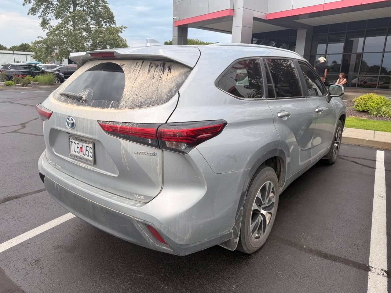 Used 2023 Toyota Highlander XLE AWD/4WD image 7