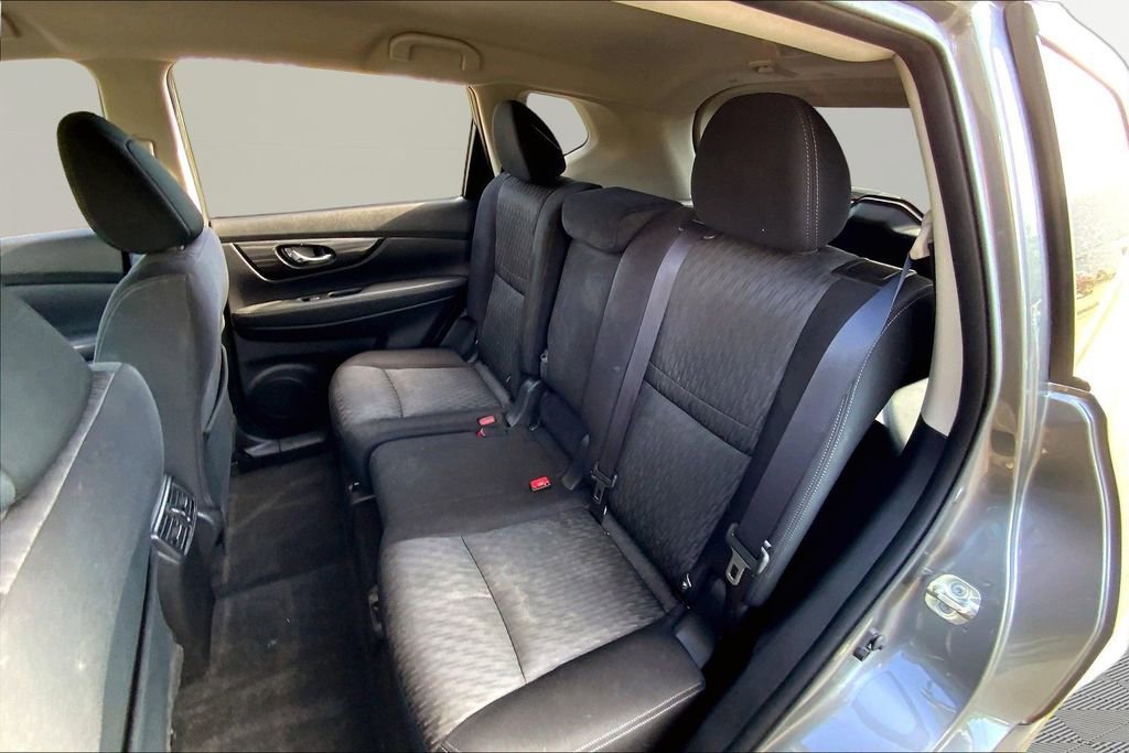 Used 2020 Nissan Rogue SV w/ Premium Package image 16