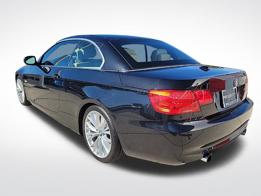 Used 2011 BMW 335i Convertible image 4