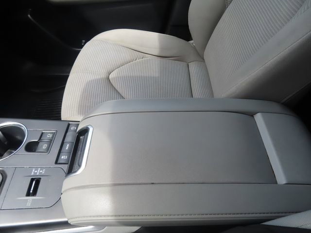 Used 2021 Toyota Highlander L FWD image 34