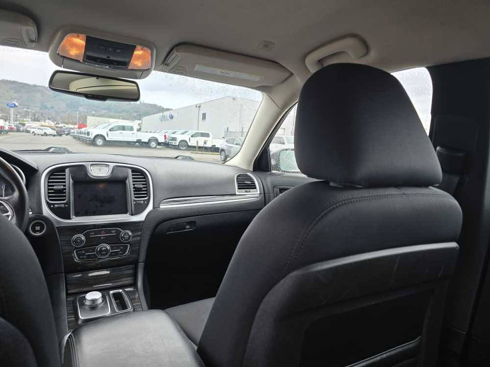 Used 2019 Chrysler 300 Touring w/ Driver Convenience Group image 14