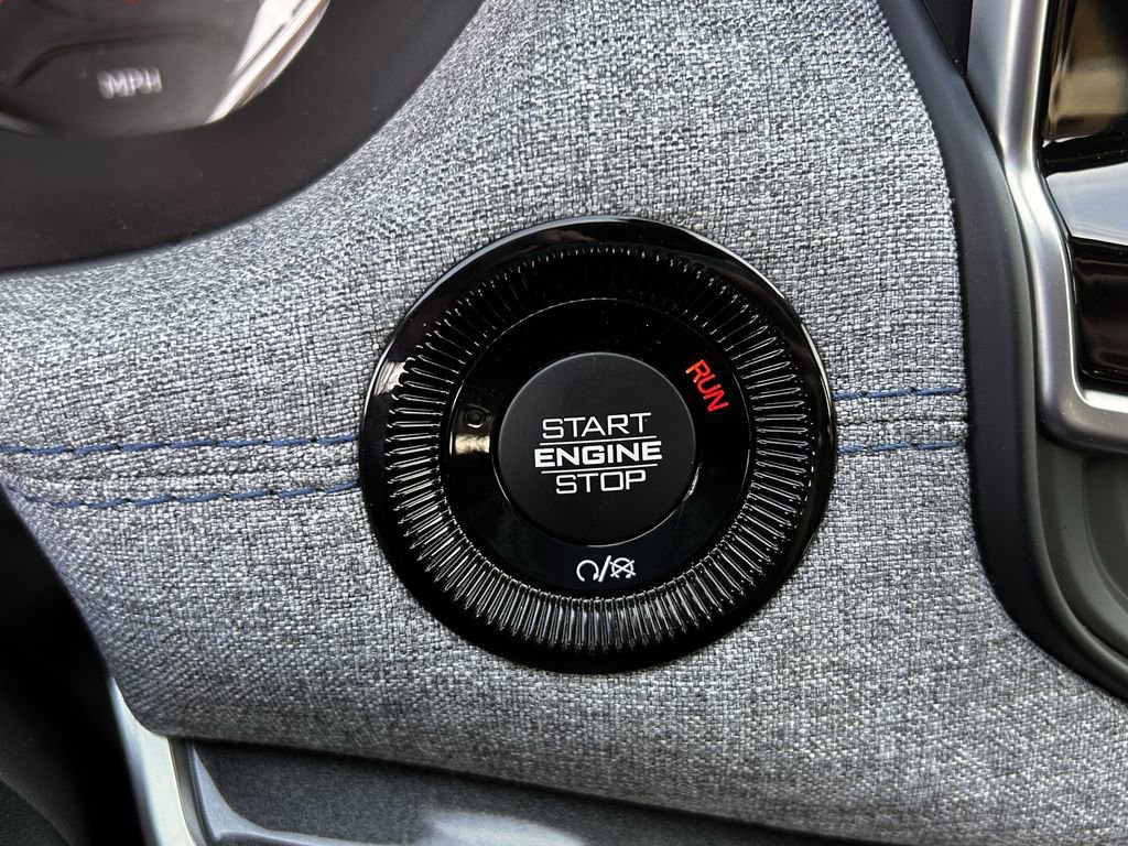 Used 2025 Jeep Compass Latitude image 25