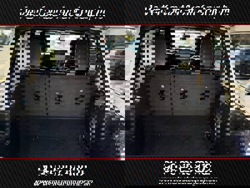 Used 2023 Jeep Wrangler Unlimited Sahara image 29