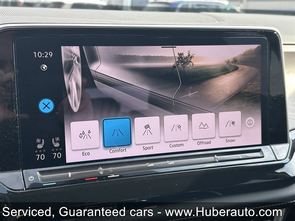 Used 2025 Volkswagen Atlas SE image 26