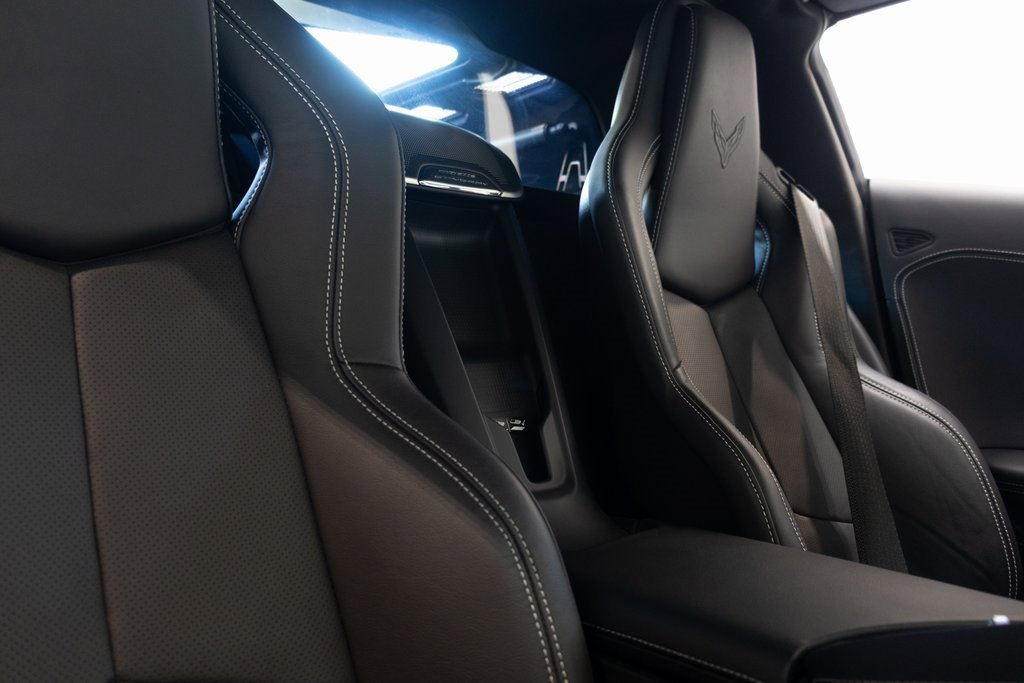 Used 2025 Chevrolet Corvette Stingray Preferred Cpe w/ 2LT image 21