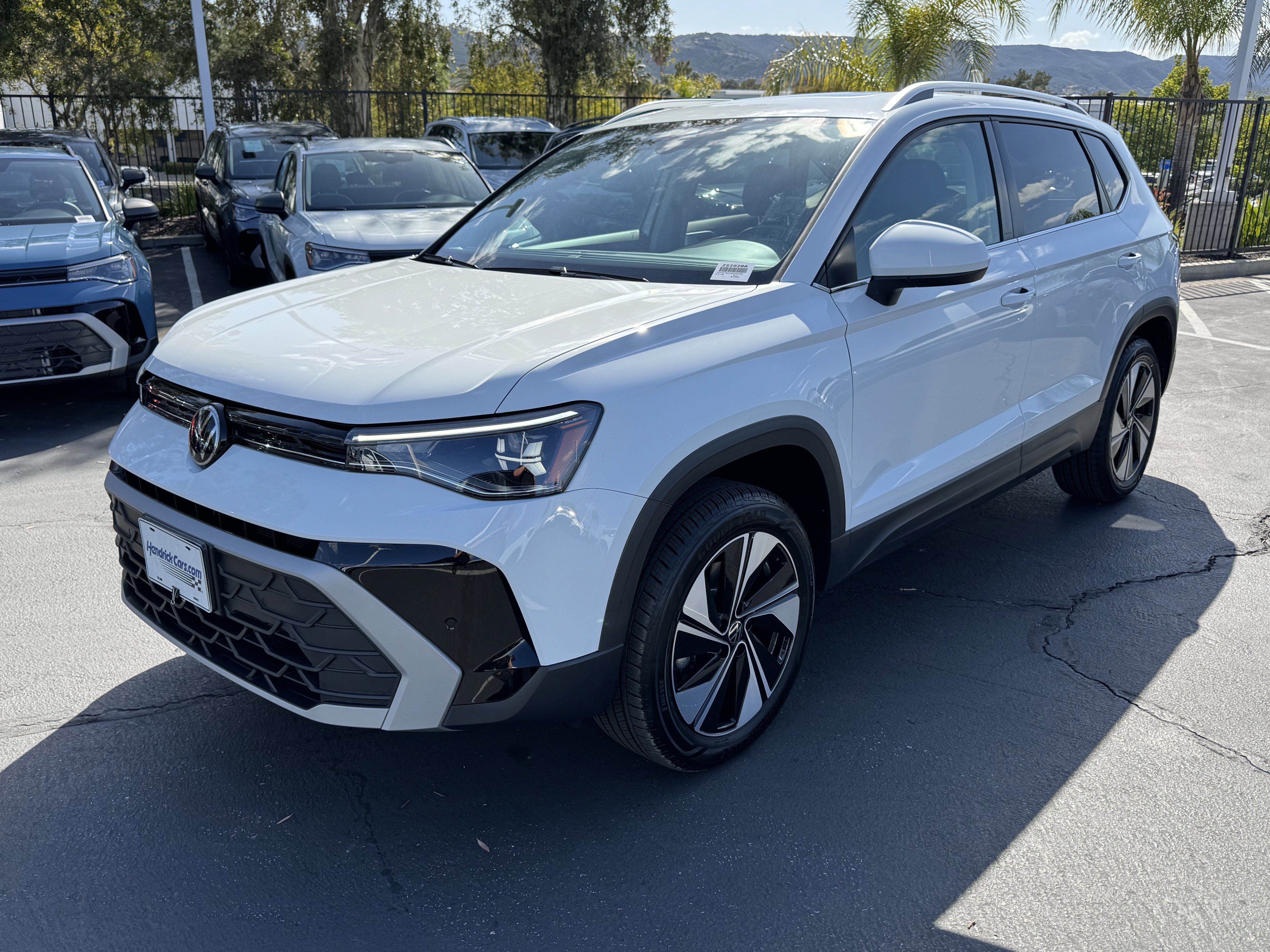 Used 2025 Volkswagen Taos SE AWD/4WD image 5