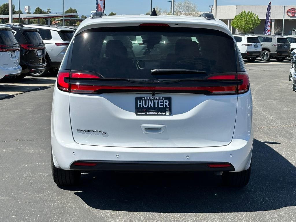 New 2026 Chrysler Pacifica Select FWD image 6