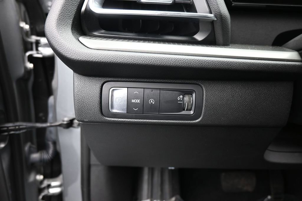 Used 2024 Chevrolet Traverse LT w/ Midnight/Sport Edition FWD image 32