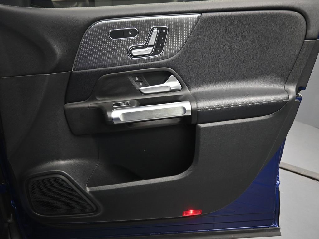 Used 2021 Mercedes-Benz GLB 250 w/ Premium Package image 32