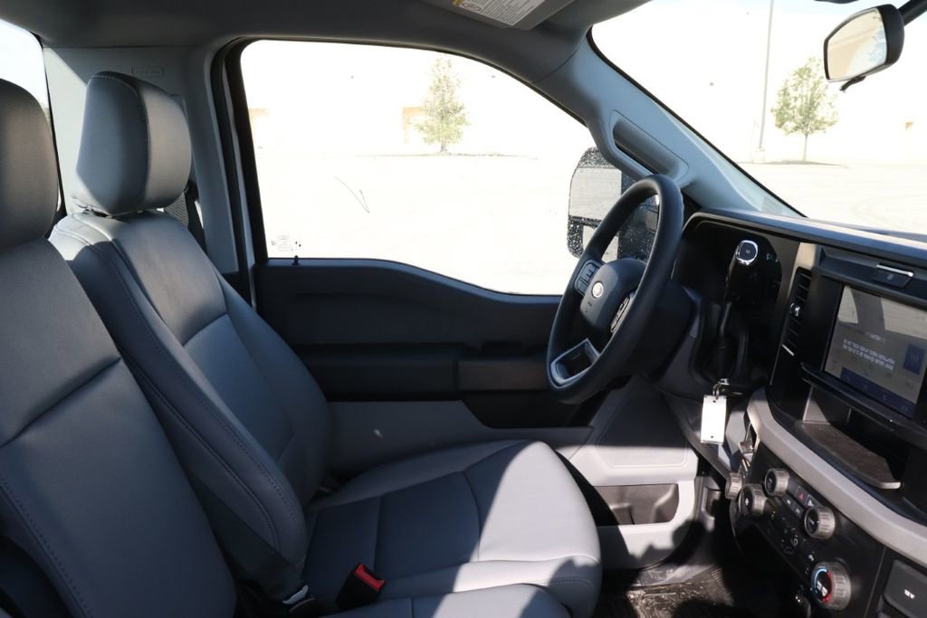 New 2025 Ford F550 4x4 Regular Cab Super Duty image 9