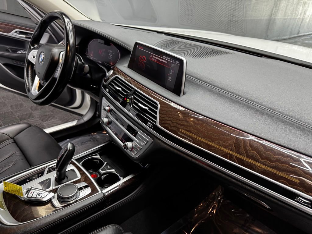Used 2021 BMW 750i xDrive image 54