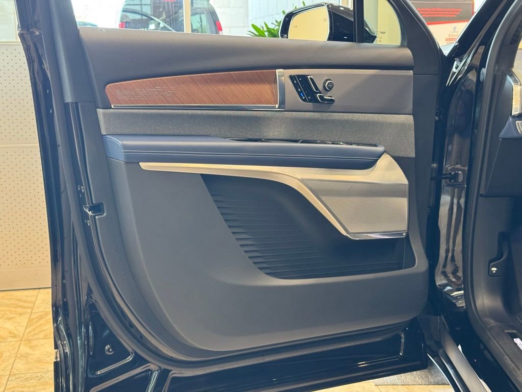 New 2026 Cadillac Vistiq Premium Luxury image 17