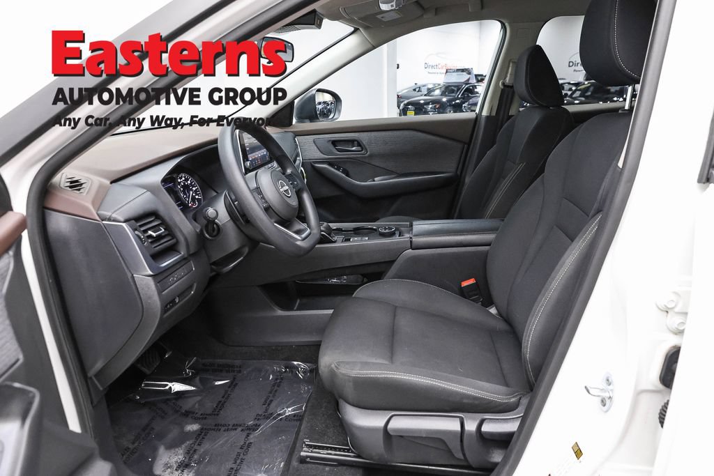 Used 2023 Nissan Rogue S AWD/4WD image 14