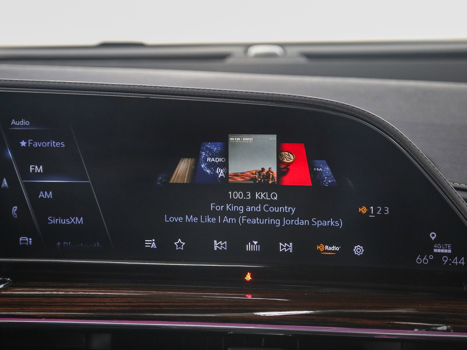 Used 2022 Cadillac Escalade Premium Luxury RWD image 15