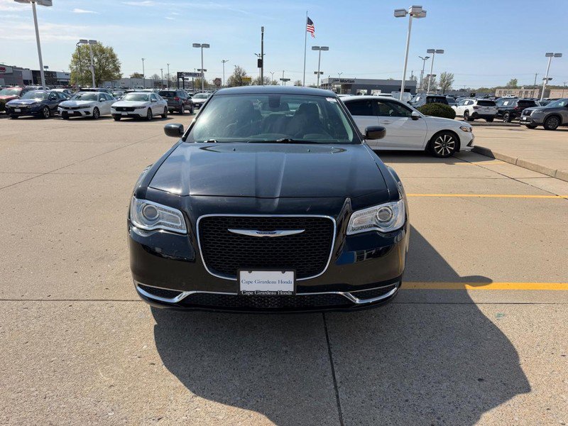 Used 2018 Chrysler 300 Touring image 7