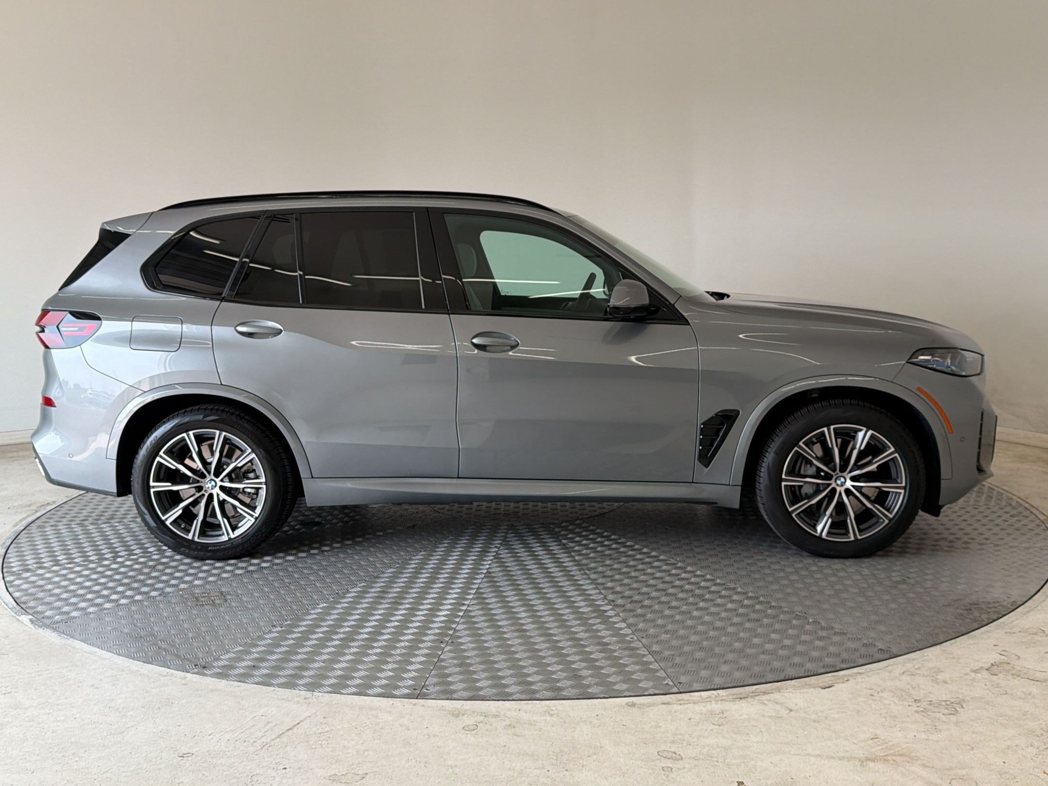 Used 2026 BMW X5 xDrive50e w/ M Sport Package AWD/4WD image 8