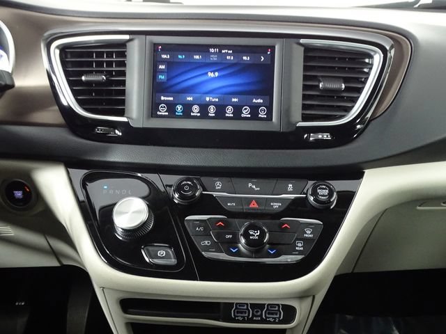 Used 2021 Chrysler Voyager L FWD image 27