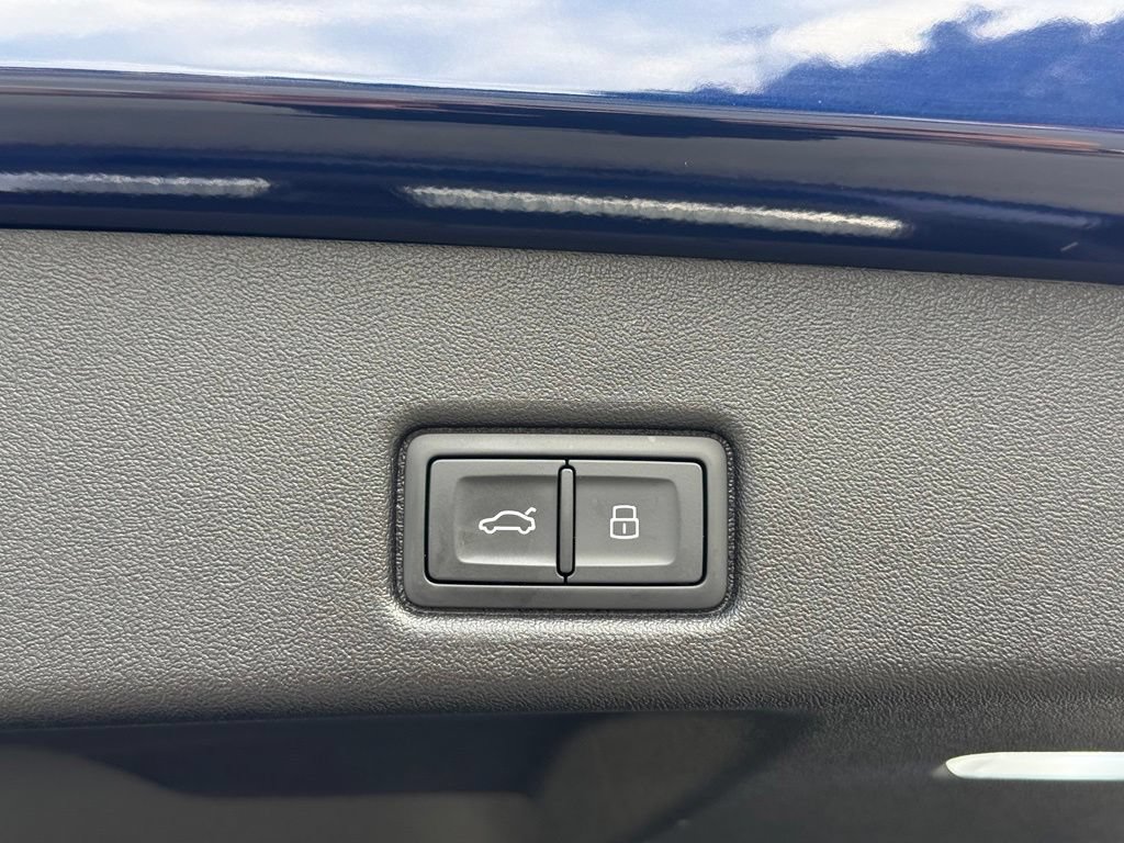 Used 2025 Audi Q5 Premium w/ Convenience Package AWD/4WD image 24