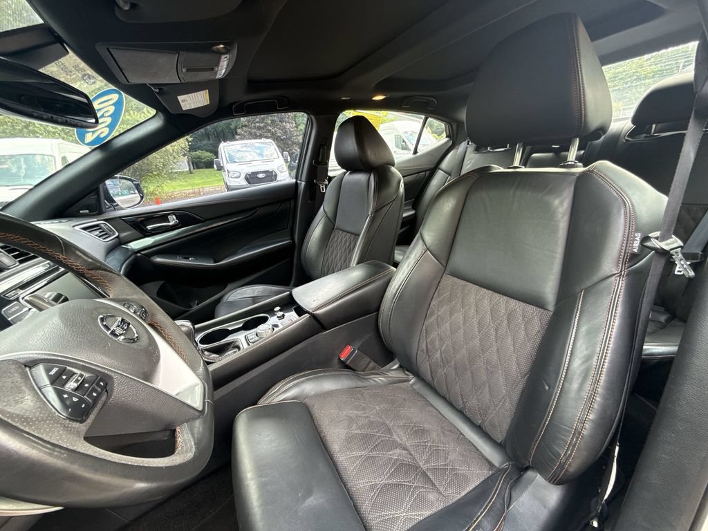 Used 2020 Nissan Maxima SR w/ Sport Mat Group FWD image 11