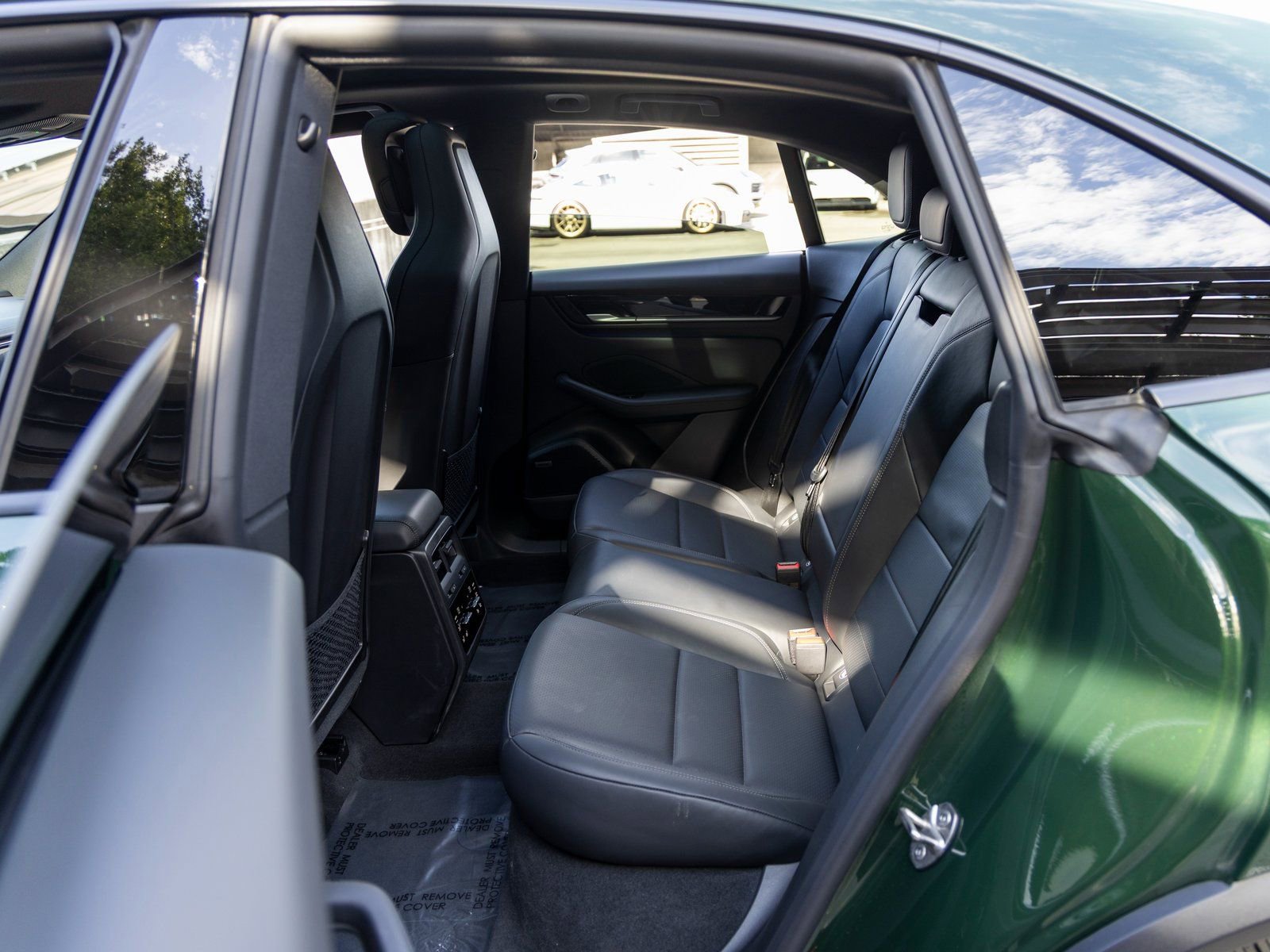 Certified 2025 Porsche Macan Electric image 41