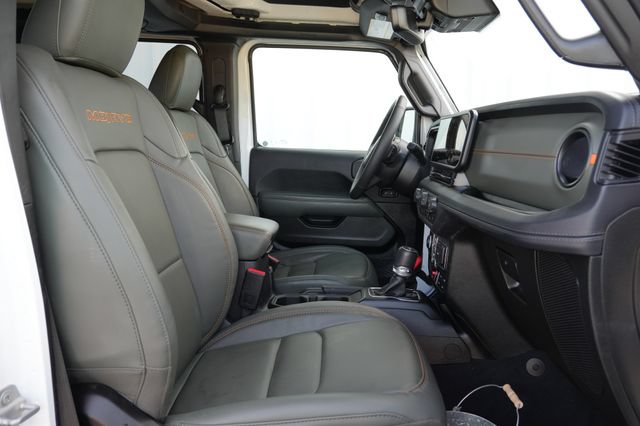 Used 2025 Jeep Gladiator Mojave AWD/4WD image 18