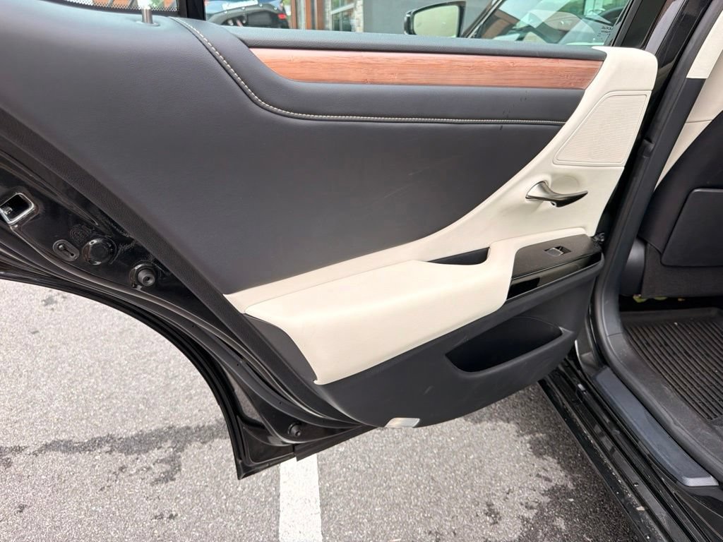 Used 2024 Lexus ES 350 w/ Premium Package FWD image 12