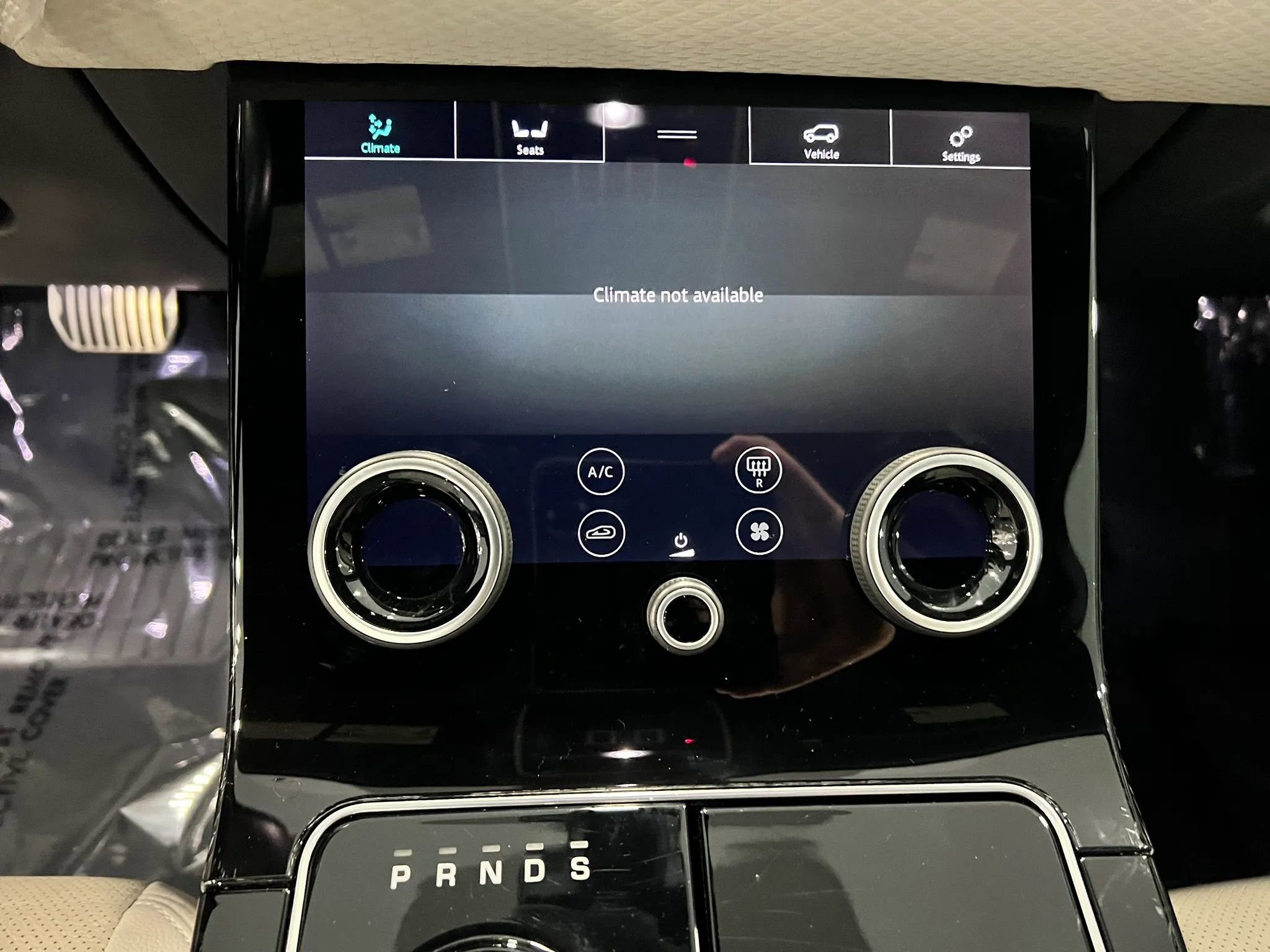 Used 2019 Land Rover Range Rover Velar R-Dynamic SE AWD/4WD image 14