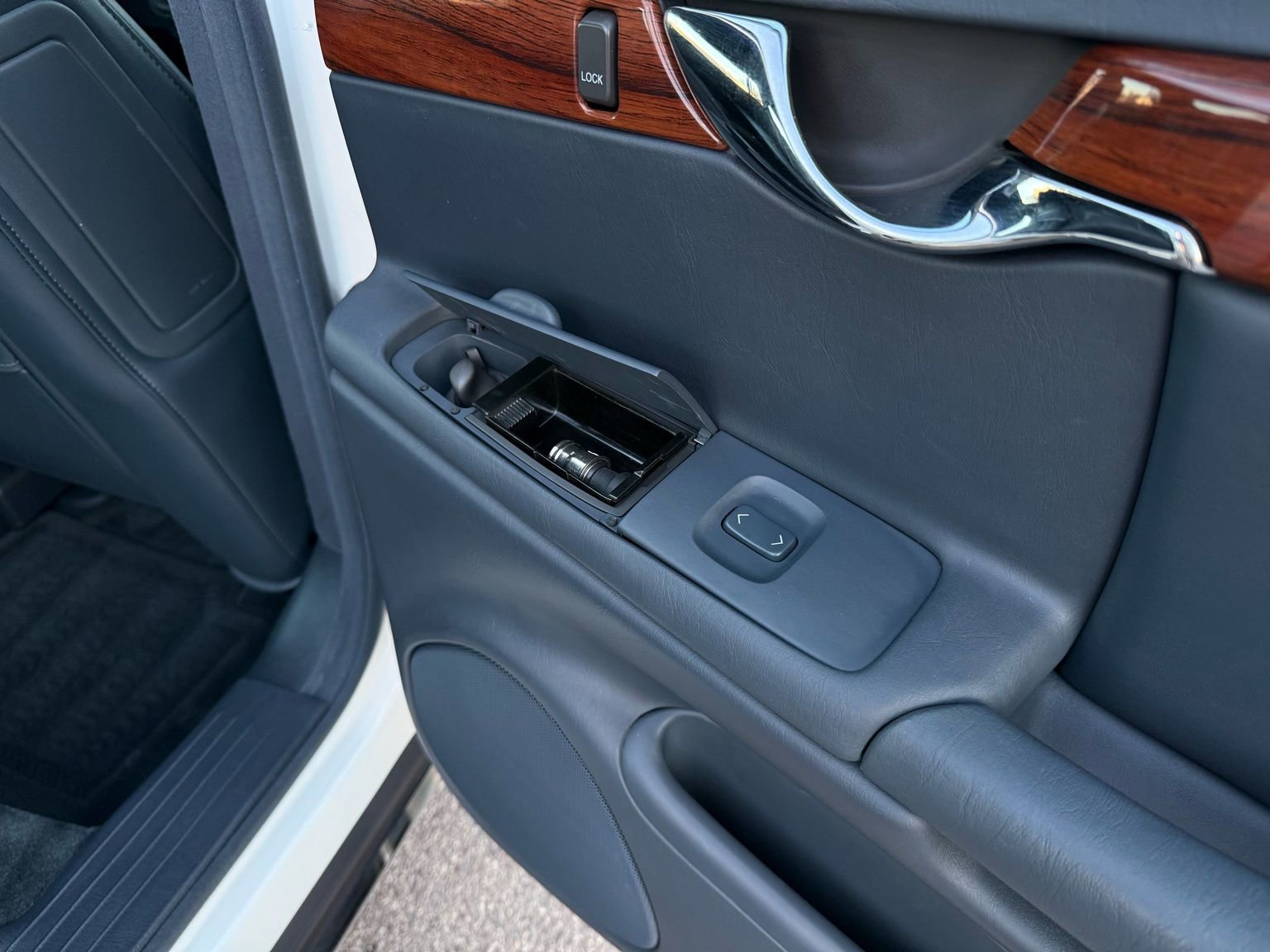 Used 2002 Cadillac De Ville image 28