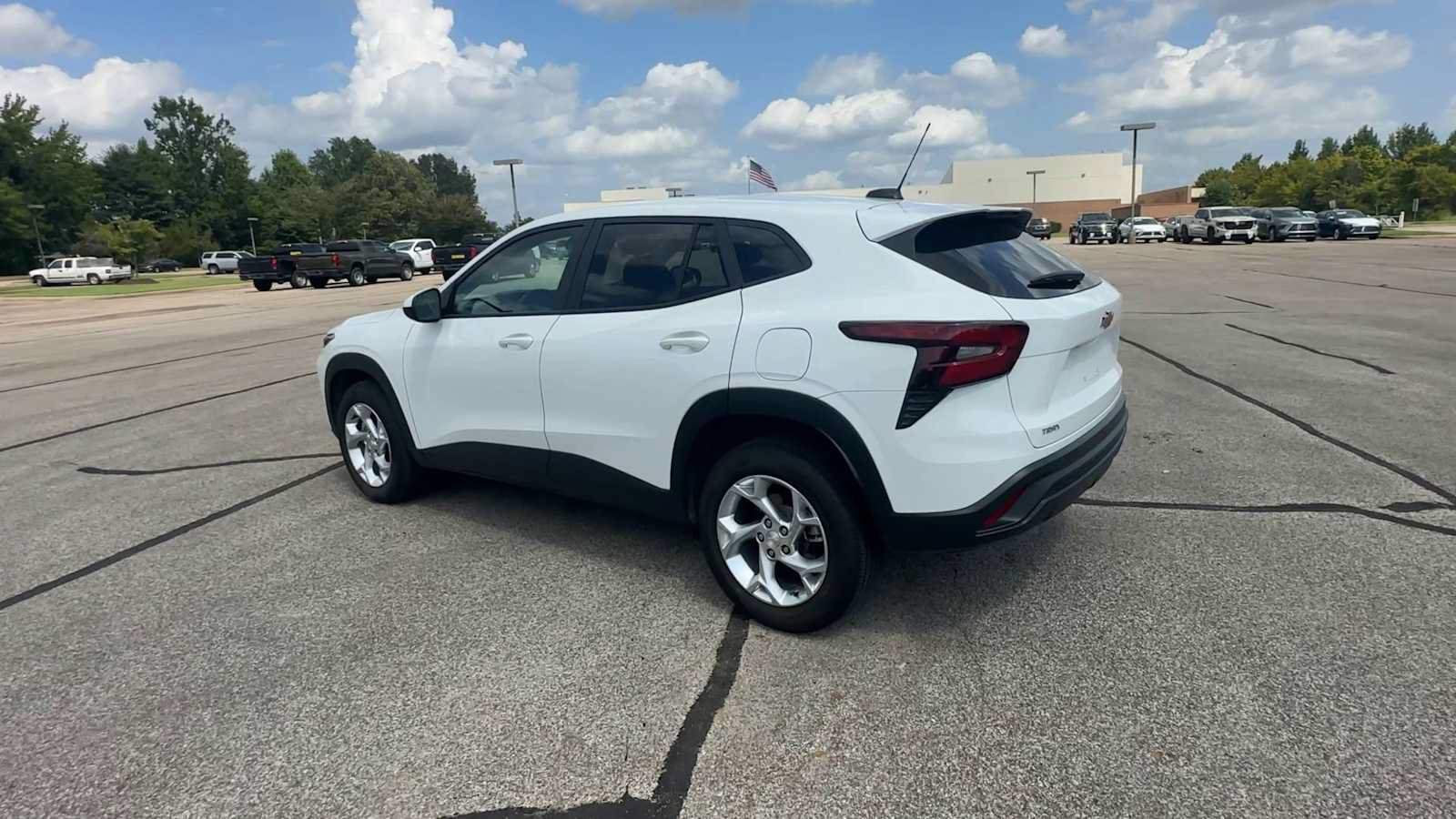 Used 2024 Chevrolet Trax LS w/ LS Convenience Package FWD image 6