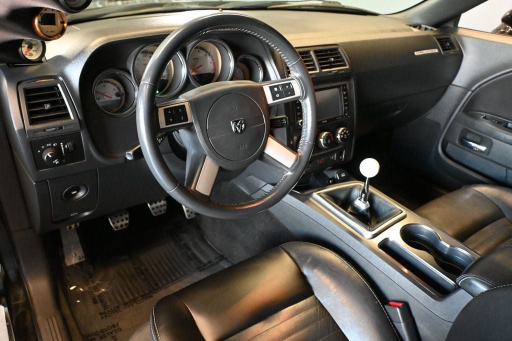 Used 2010 Dodge Challenger R/T RWD image 9