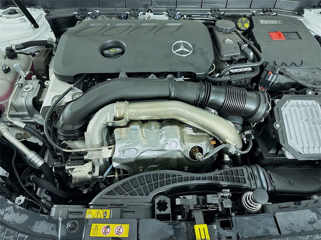 Used 2025 Mercedes-Benz GLB 250 4MATIC image 30