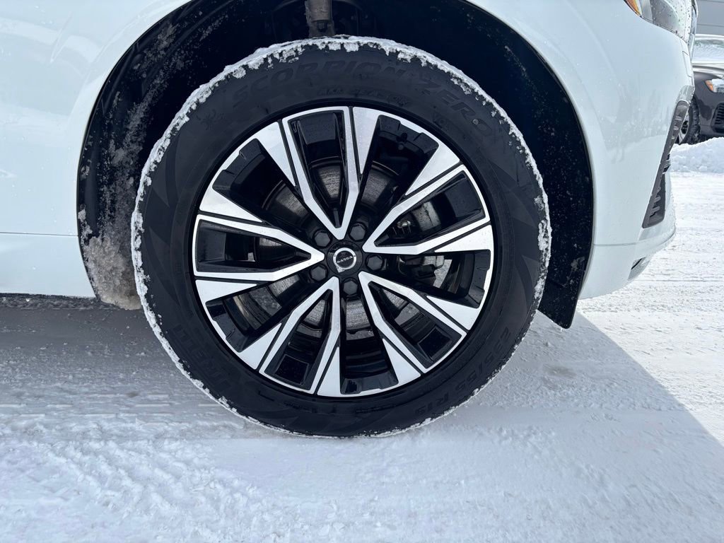Certified 2023 Volvo XC60 B5 Core w/ Climate Package image 31