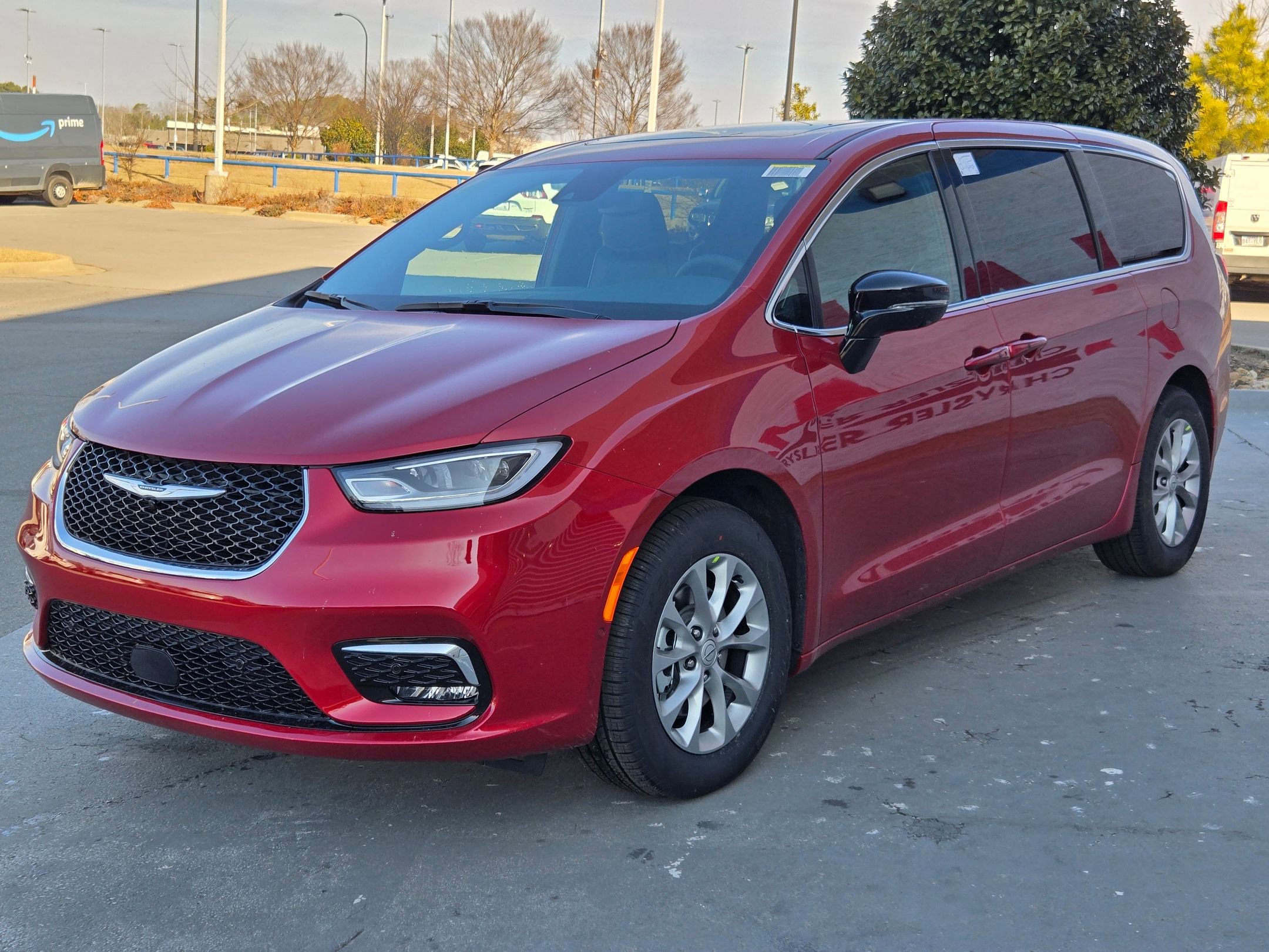 New 2026 Chrysler Pacifica Limited w/ Uconnect Theater Family Group image 3