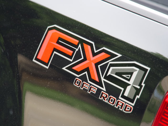 Used 2022 Ford F250 Platinum w/ FX4 Off-Road Package AWD/4WD image 12
