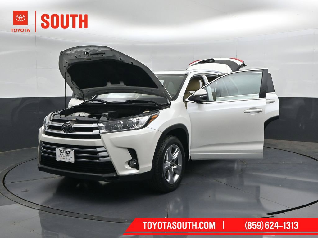 Used 2017 Toyota Highlander Limited AWD/4WD image 62
