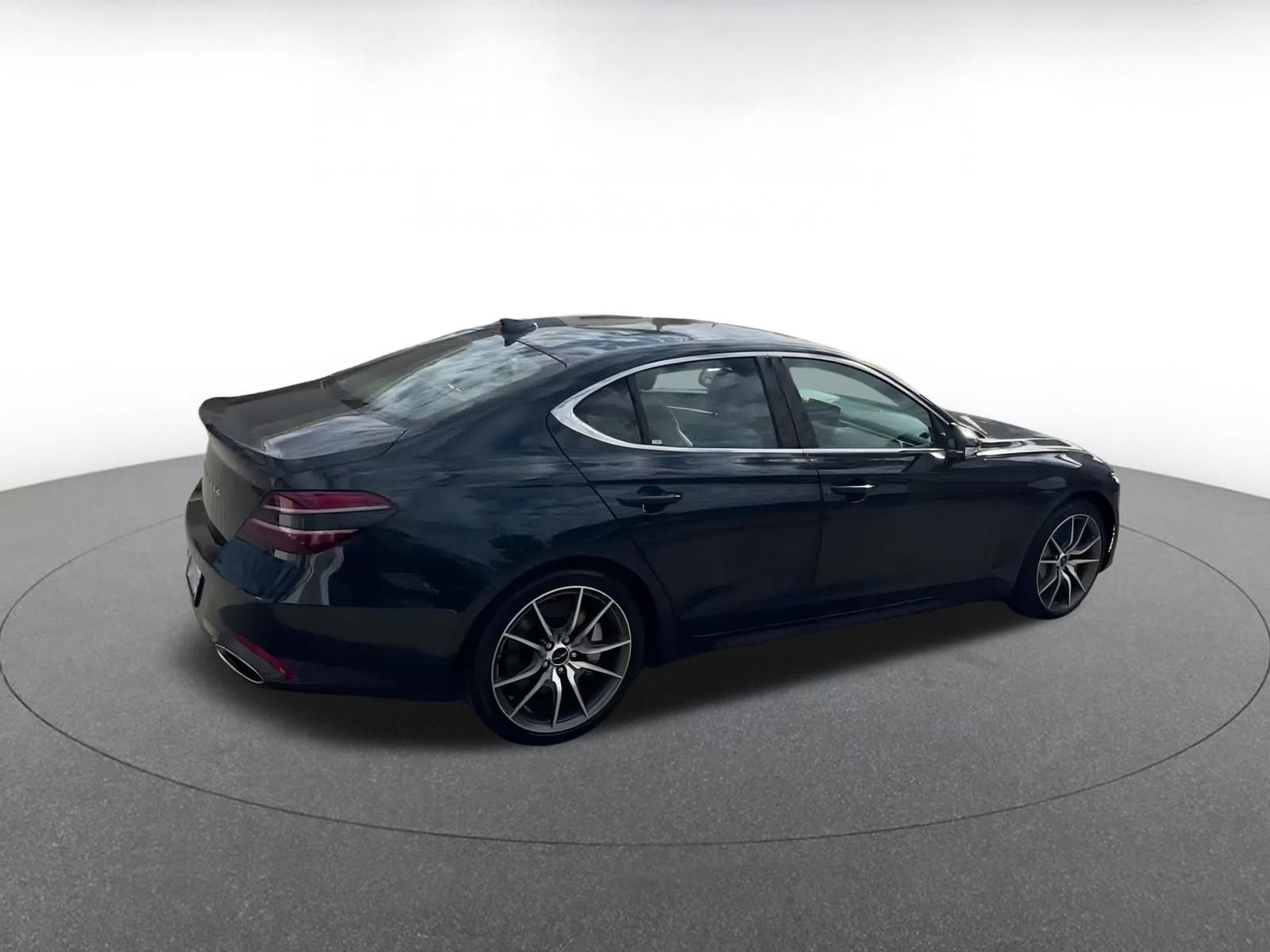 Used 2025 Genesis G70 2.5T image 14