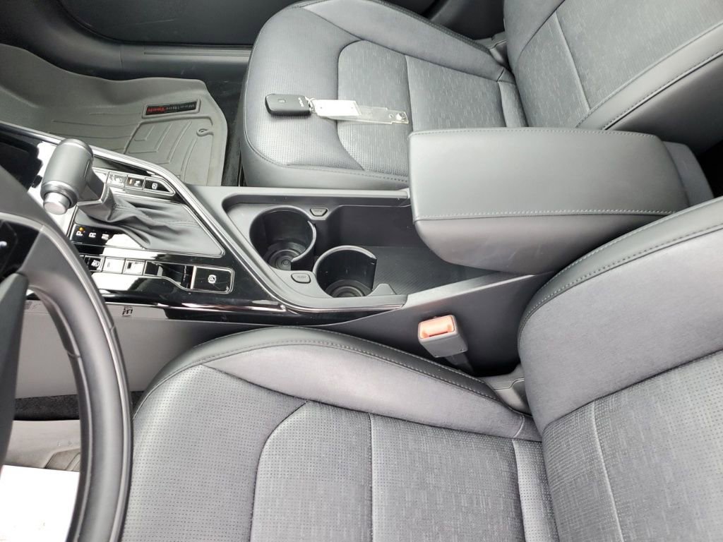 Used 2023 Kia Niro SX Touring image 30