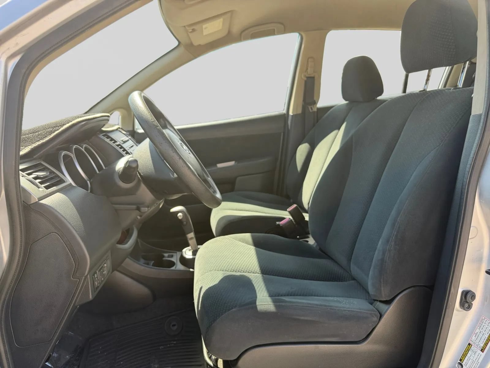 Used 2011 Nissan Versa 1.8 S FWD image 10