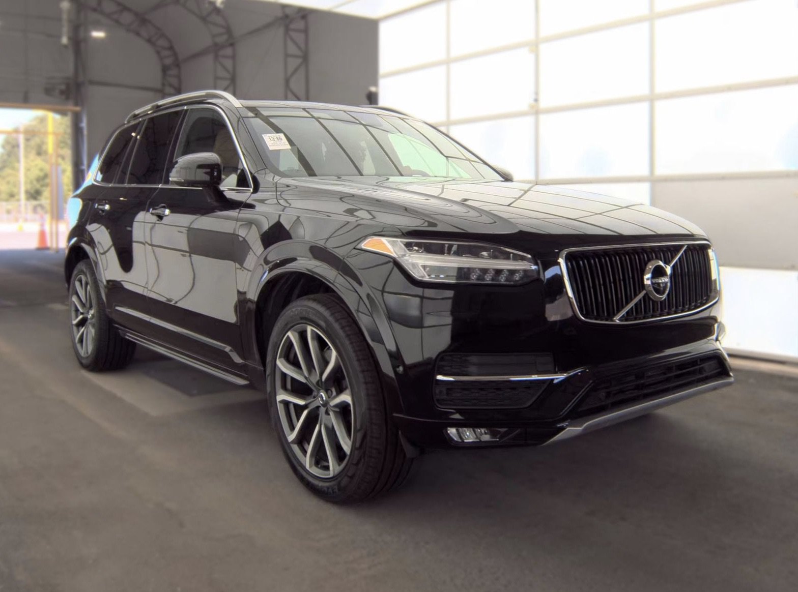 Used 2018 Volvo XC90 T5 Momentum w/ Convenience Package AWD/4WD image 3
