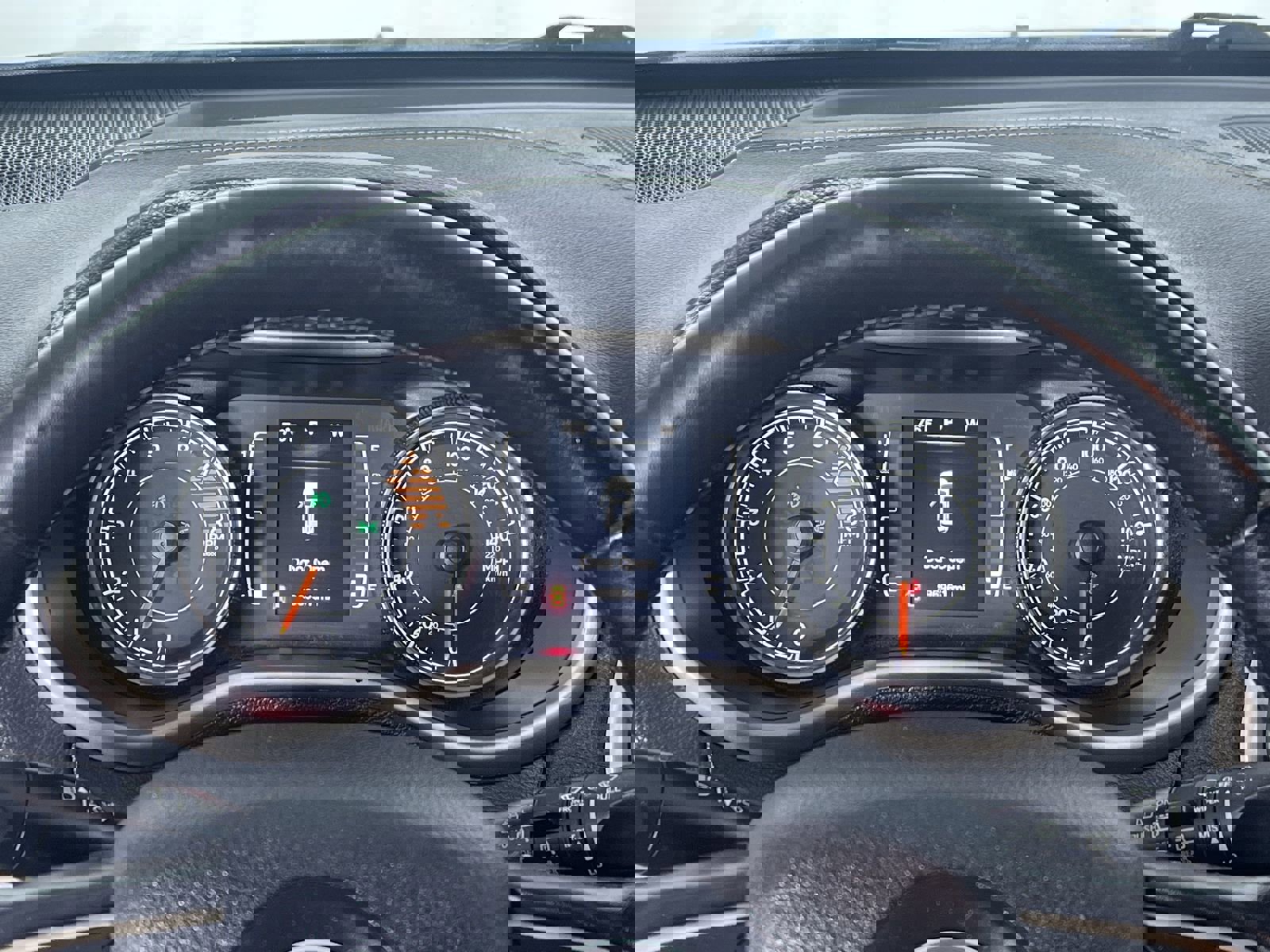 Used 2016 Jeep Cherokee Latitude w/ Cold Weather Group image 18